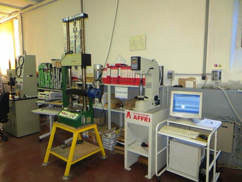 Durometer and traction-compression machine up to 1500 kg